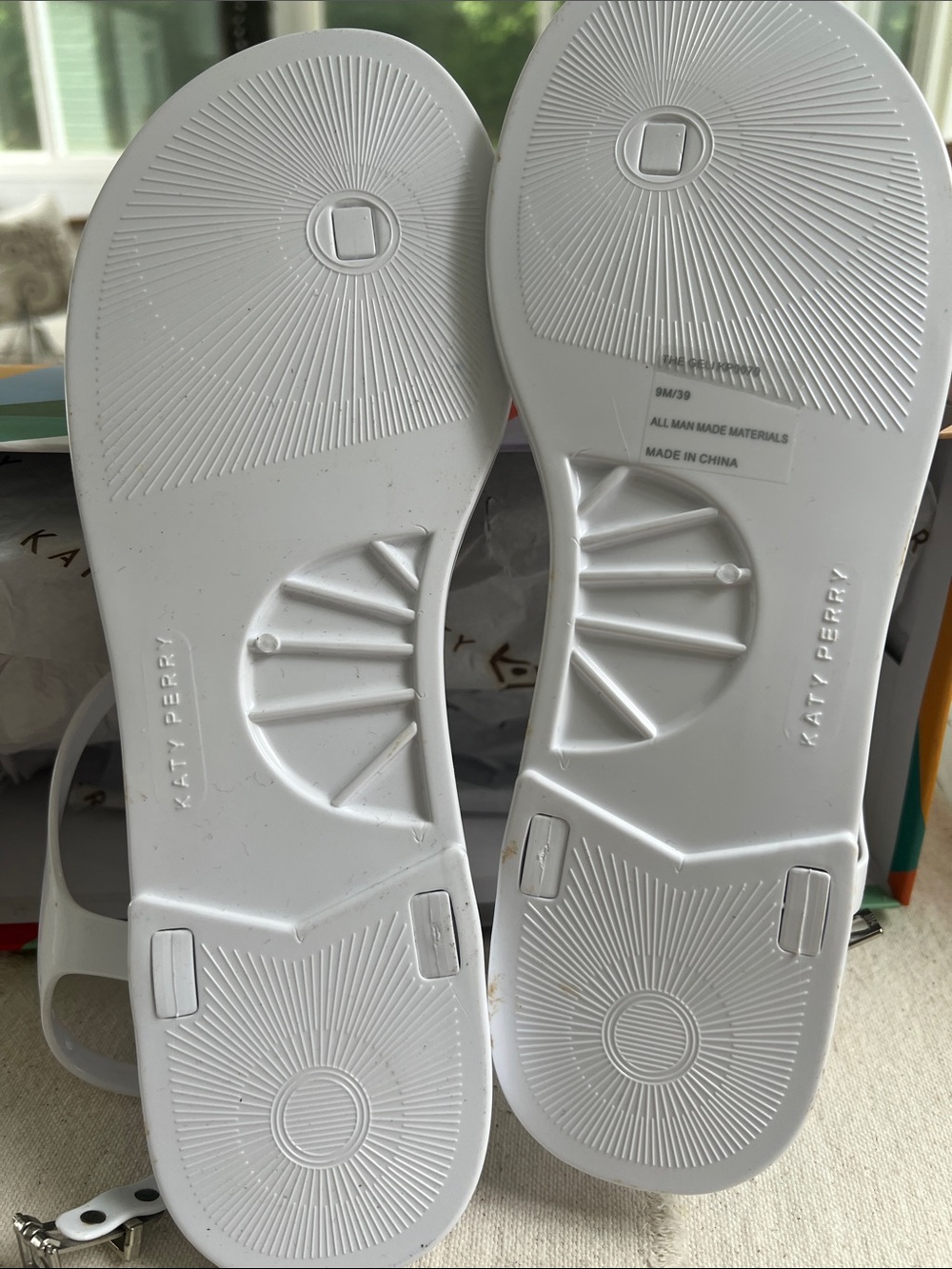 Katy Perry Collections White Jelly Sandals with Shell Accent - Picture 4 of 5